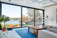 Benefícios das cortinas de vidro para áreas de lazer
